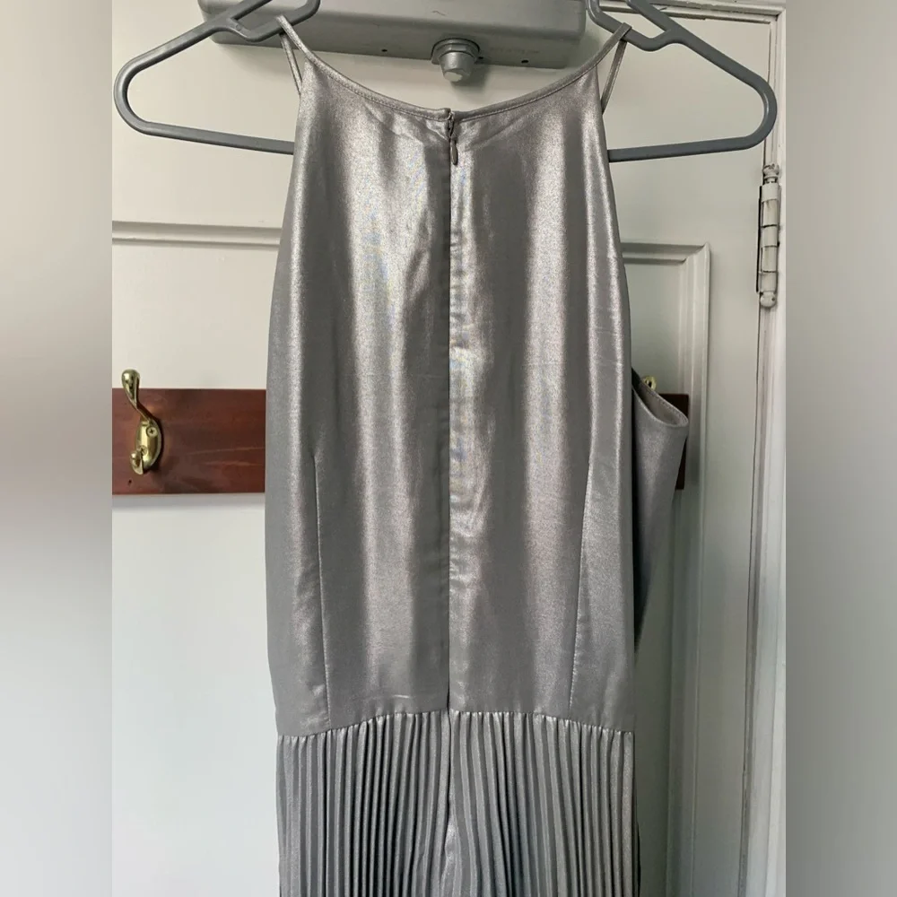🍀5 for $25🍀 NWOT - White House Black Market silver dress, size 2 - Picture 4 of 5